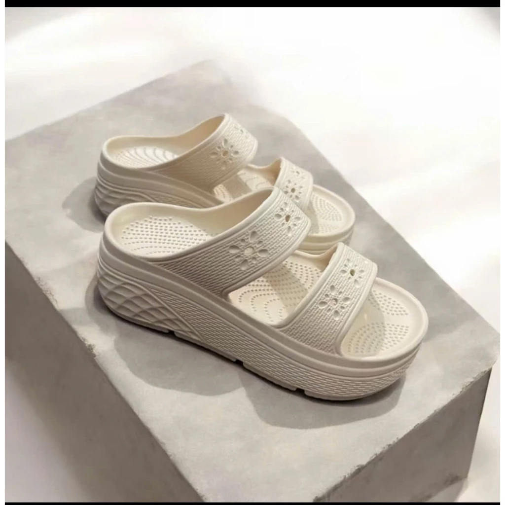 Dép nữ đế cao 6cm xin xò có charm