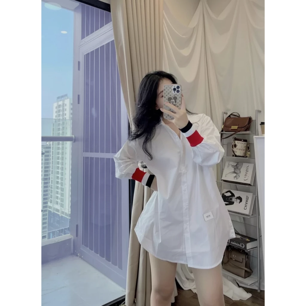 Áo sơ mi trắng viền phối màu đỏ đen bo tay cá tính