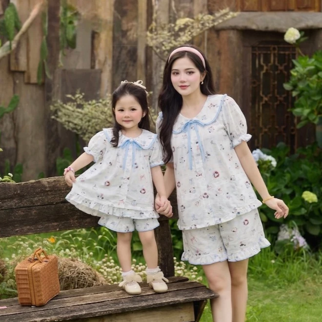 Set bộ mặc nhà cộc tay bé gái, Bộ đồ mặc nhà bé gái, đồ đôi mẹ bé chất đũi hàn cổ sen đính nơ [8-65KG]_MB 02-26