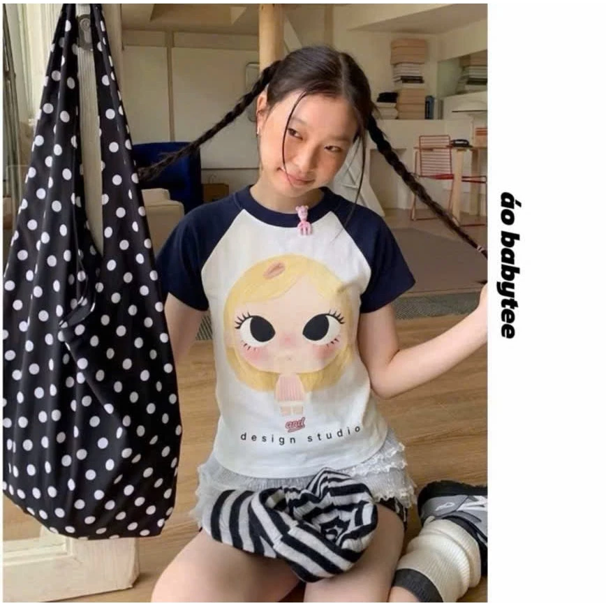 ÁO THUN BABY TEE RAGLAN PHỐI HOẠ TIẾT CÔ GÁI TÓC VÀNG CHẤT COTTON THOÁNG MÁT PHONG CÁCH HÀN