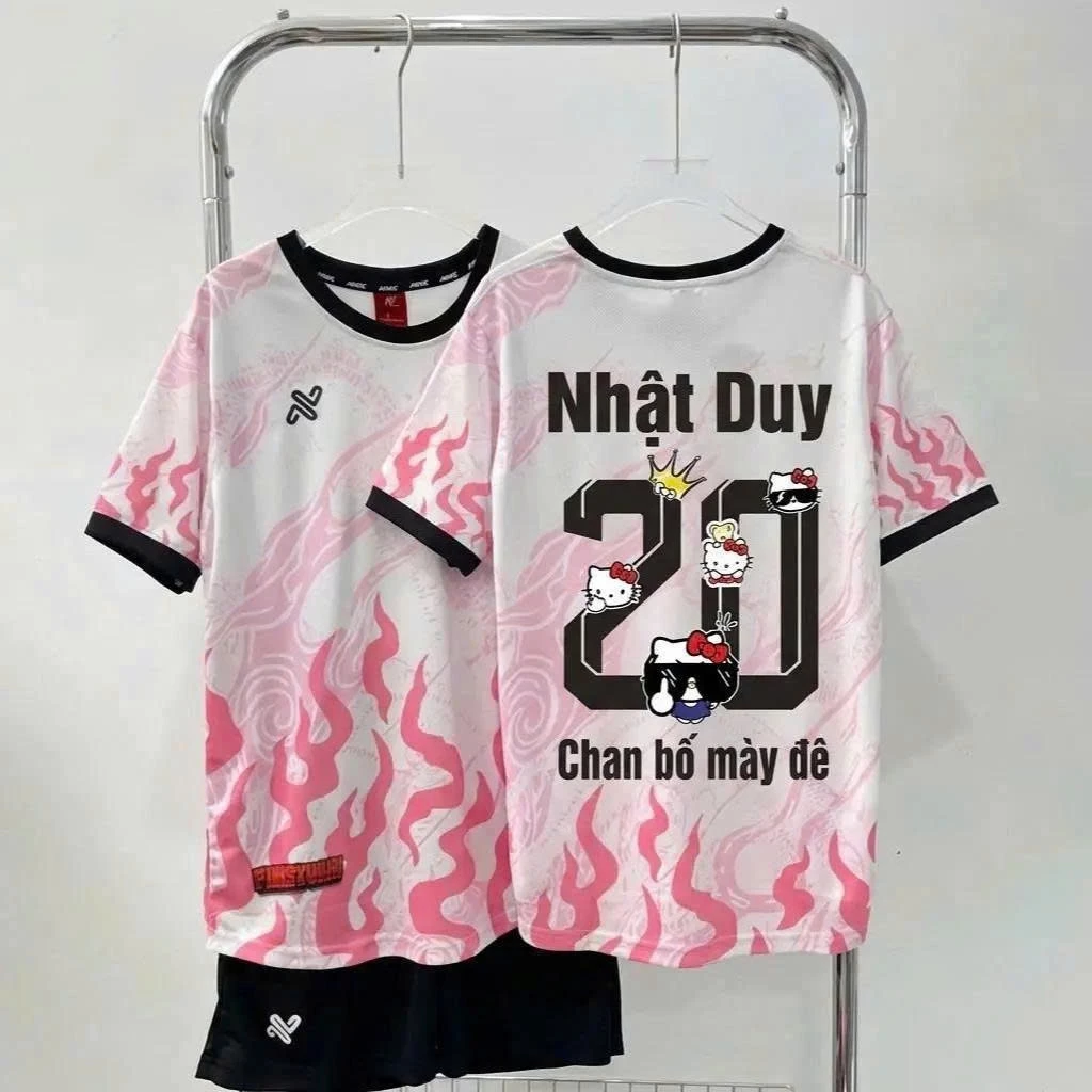 Bộ quần áo bóng đá AMAC HỒNG LỬA in HÌNH HELLO KITTY ĐEO KÍNH như hình, áo in tên số theo yêu cầu