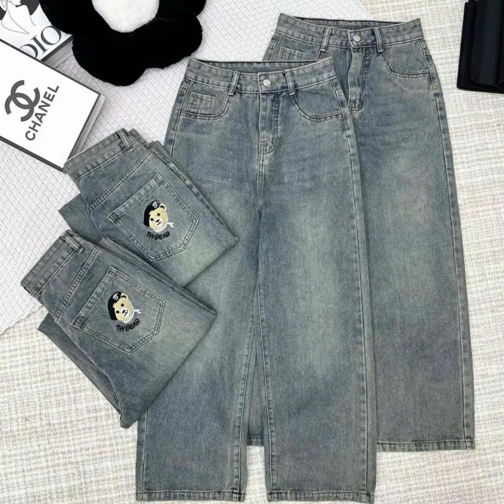 [WIN BOUTIQUE-DÀNH CHO NẤM LÙN] QUẦN JEANS NỮ ỐNG RỘNG THÊU GẤU CẠP CAO HÁCH DÁNG DÀNH CHO NẤM LÙN