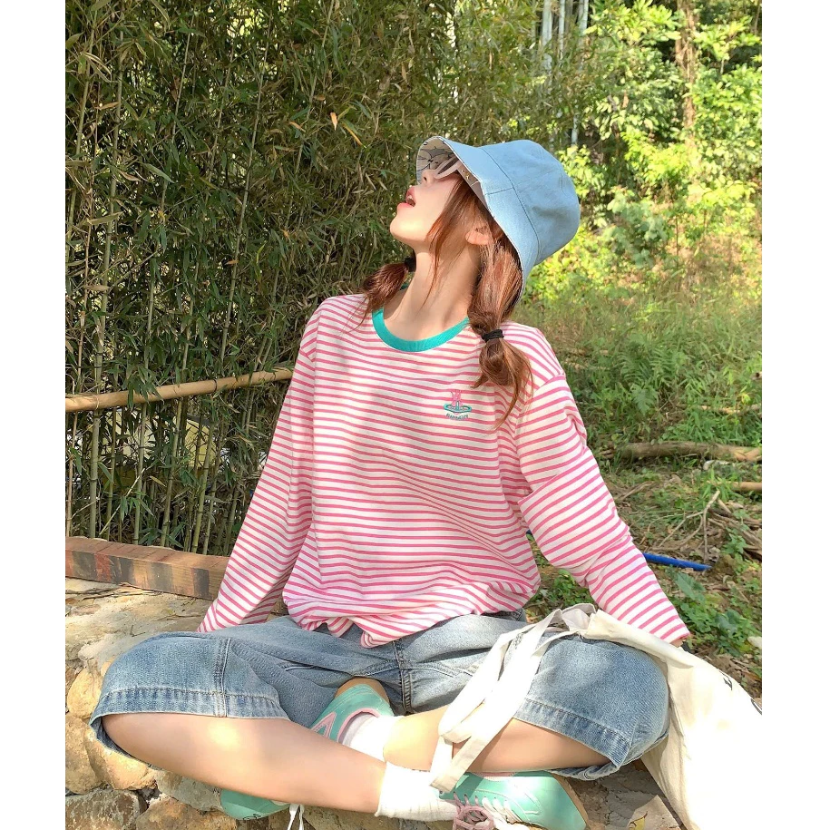 Áo thun nữ tay dài kẻ sọc Vintage Thu Đông 2025, Áo dài tay nữ in hình ALICEVN, Chất thun xượt mềm mịn mặc thoải mái