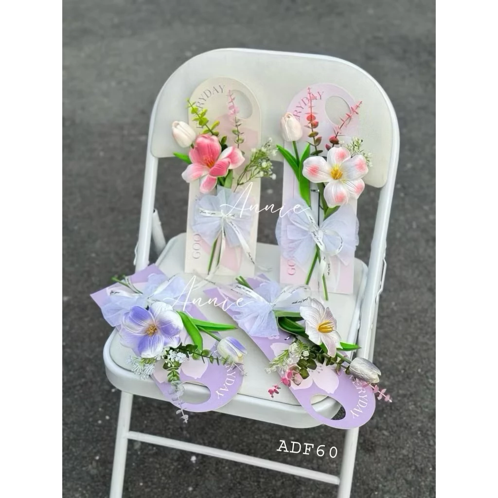 Sỉ 100( BÌA GIẤY  dùng để gắn hoa, bìa thiệp giấy cài hoa có quai cầm cực xinh xắn (không kèm hoa)