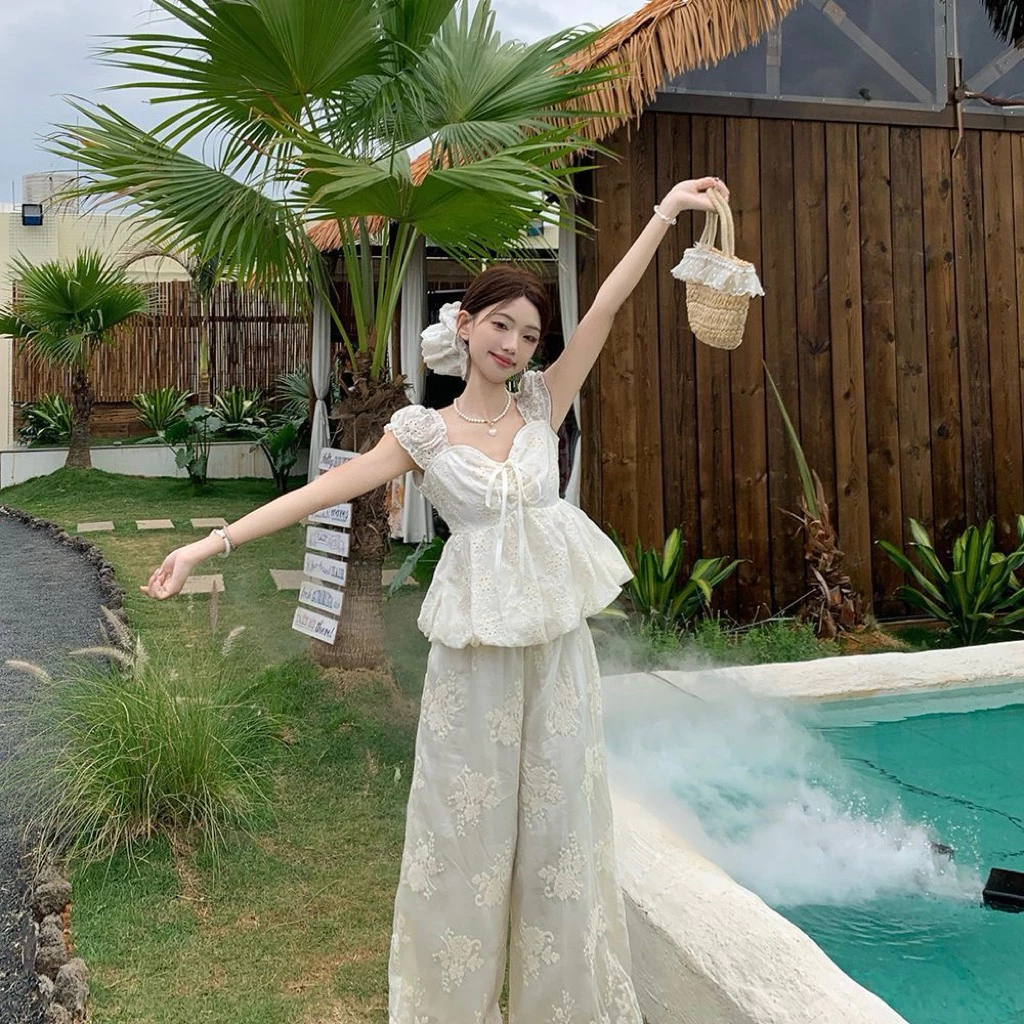 Set áo peplum tay bồng và quần ống rộng thêu hoa nổi điệu đà cho nữ