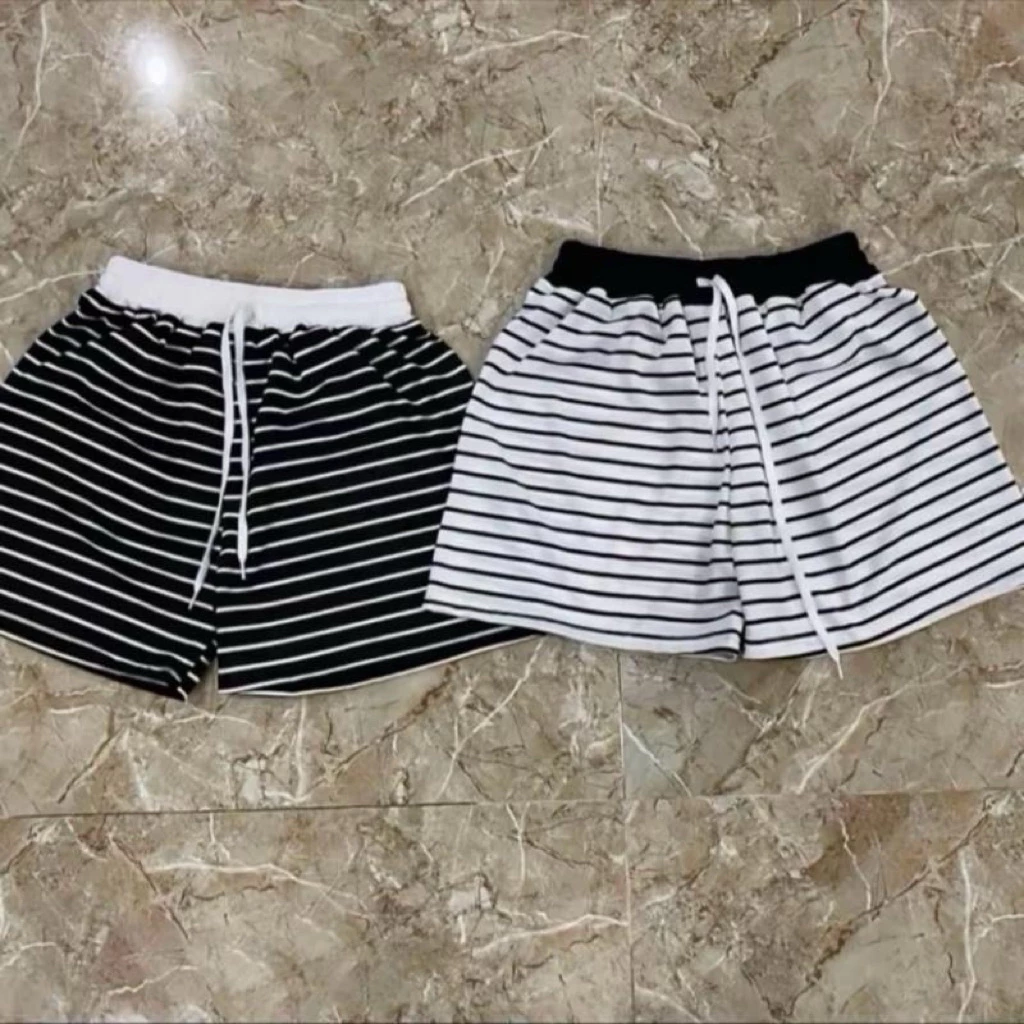 Quần short sọc đen trắng thời trang - Thiết kế sọc đen trắng, phong cách thời trang