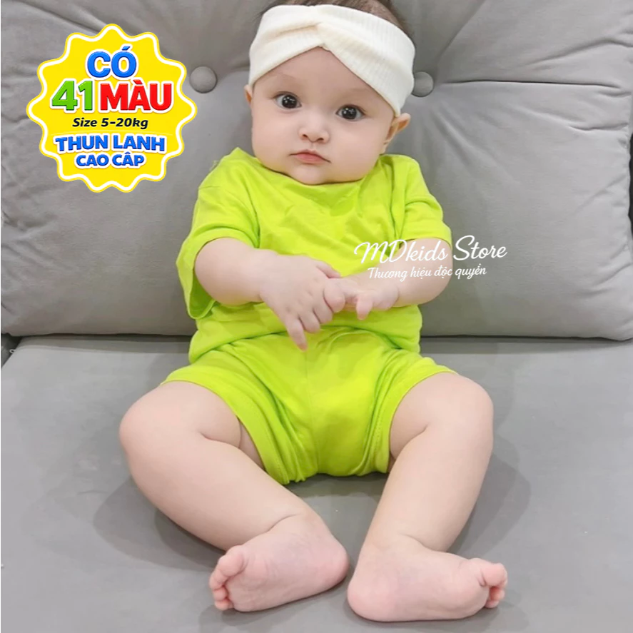 Bộ quần áo cộc tay thun lạnh MDKIDS cho bé trai và bé gái 5-15kg. đang được đối chiếu cho người mua tại Việt Nam