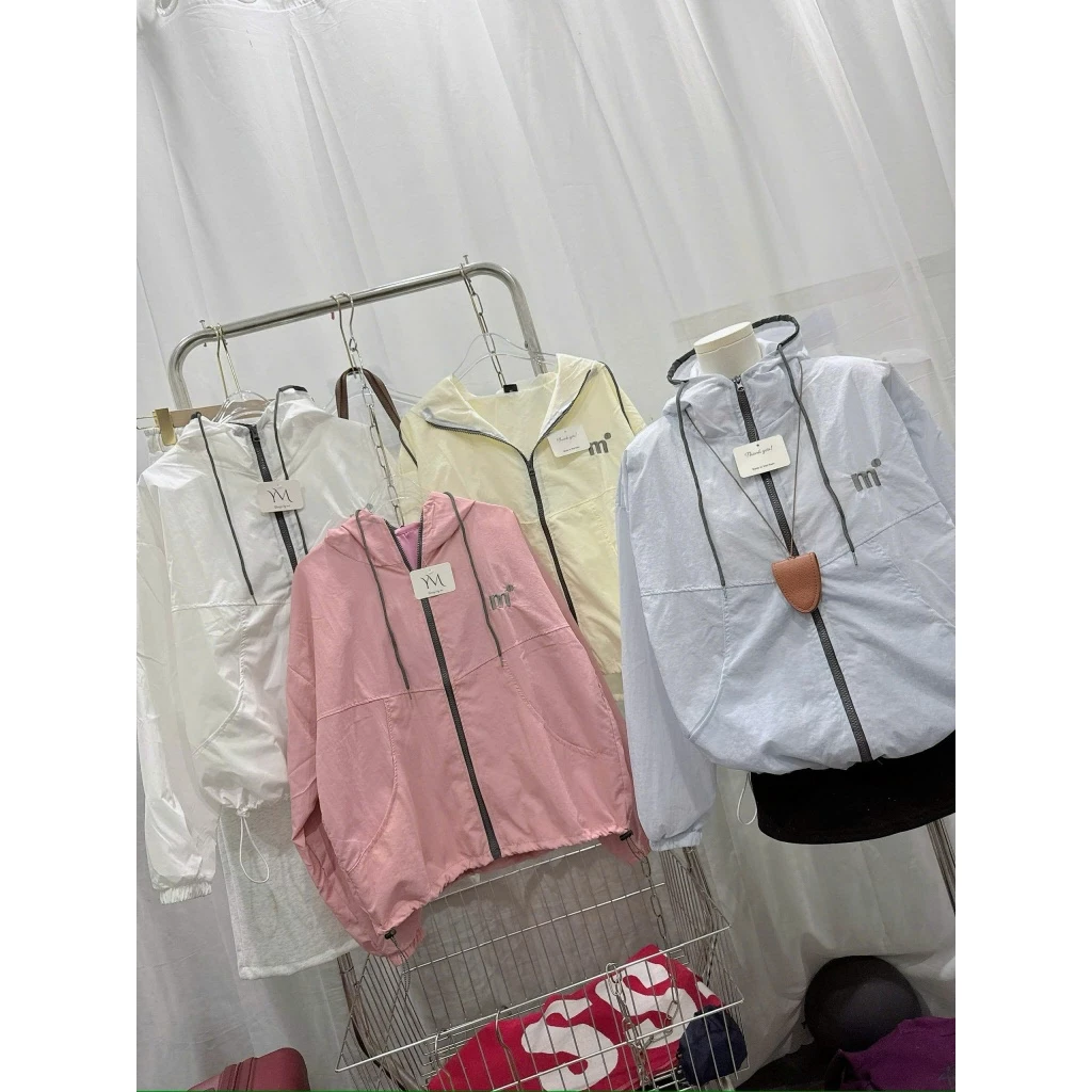 Áo Khoác Dù Gió Nhăn Nữ Form Rộng Thêu Chữ M Có Nón Chống Nắng Siêu Nhẹ Hot Trend