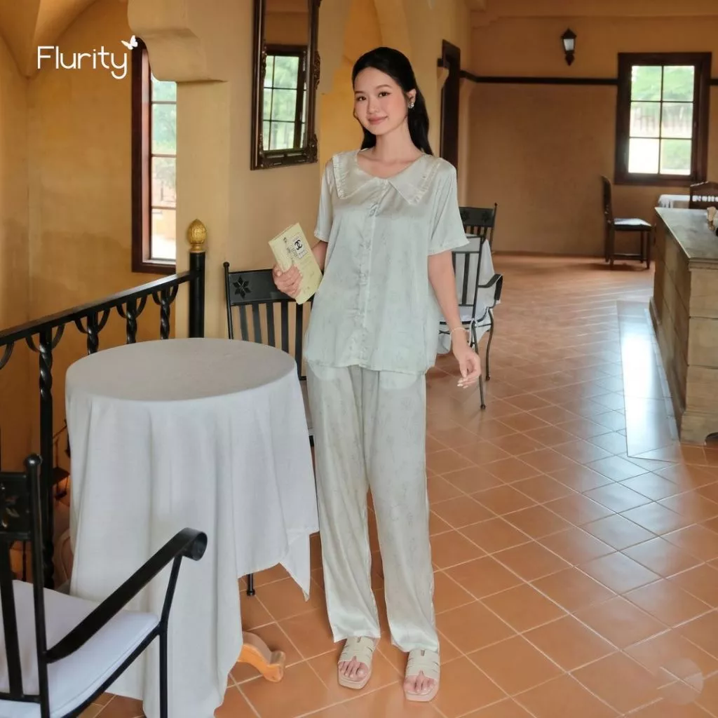 Bộ Đồ Ngủ Pijama Cao Cấp Chống Nhăn Chất Lụa Băng Thoáng Mát Họa Tiết Hoa Sang Trọng Màu Bơ Nhạt FLURITY ĐBN079