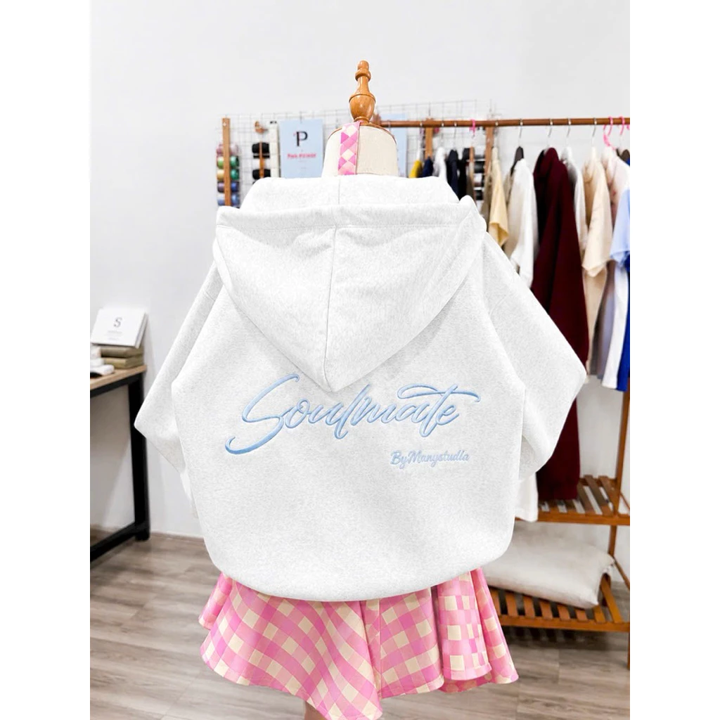 Áo Khoác Hoodie Zip Nữ Form Rộng Thêu Chữ Sau Lưng – Chất Nỉ Ngoại Dày Dặn, Có Mũ, Phong Cách Hàn Quốc