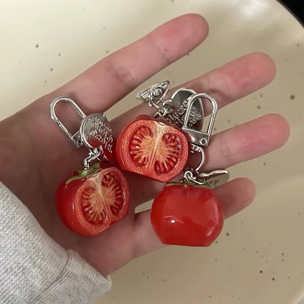 Móc Khóa Handmade Hình Quả Cà Chua Đỏ Siêu Thực 3D Độc Đáo Làm Quà Tặng / Phụ Kiện Cặp Sách Khóa Cài Bạc