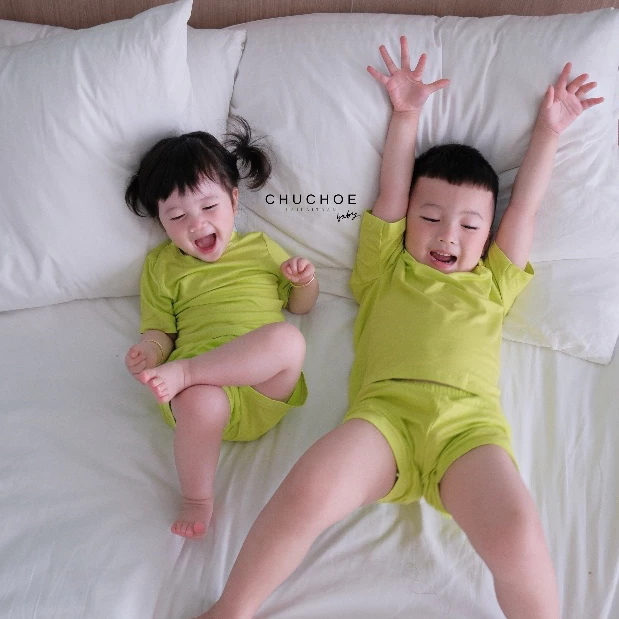 Bộ Thun Lạnh Tay Ngắn Quần Ngắn Cho Bé Trai Bé Gái Trẻ Em 5-20Kg - CHUCHOEBABY đang được đối chiếu cho người mua tại Việt Nam