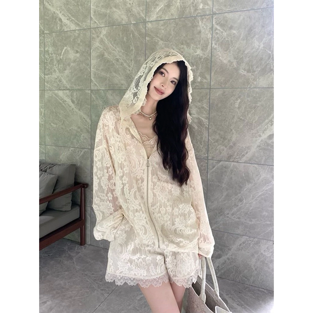 Set Ren Nàng Thơ Hàn Quốc 3 Món, Áo Khoác Ren Có Mũ Phối Áo Hai Dây Và Quần Short Đi Biển