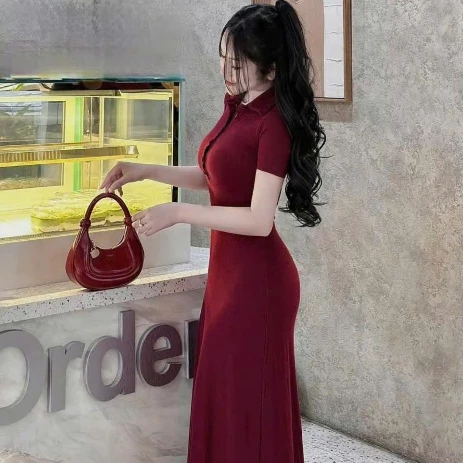 Đầm Lụa Chấm Bi Dài Cổ V Dáng Đuôi Cá Lơi Nữ Tính Cao Cấp