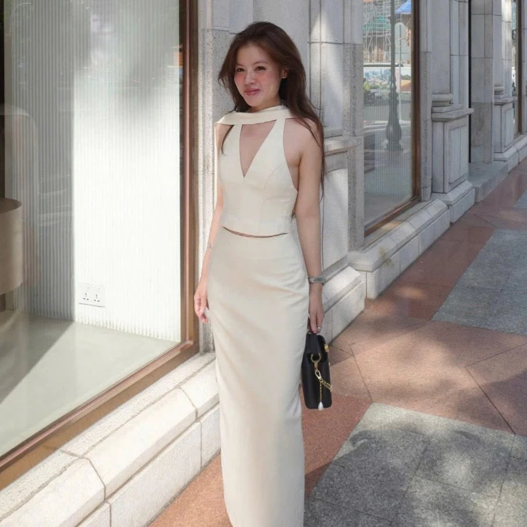 LYN- SET ÁO SÁT NÁCH CỔ V CROPTOP KÈM KHĂN MIX CHÂN VÁY BÚT CHÌ DÁNG DÀI NỮ BE KEM