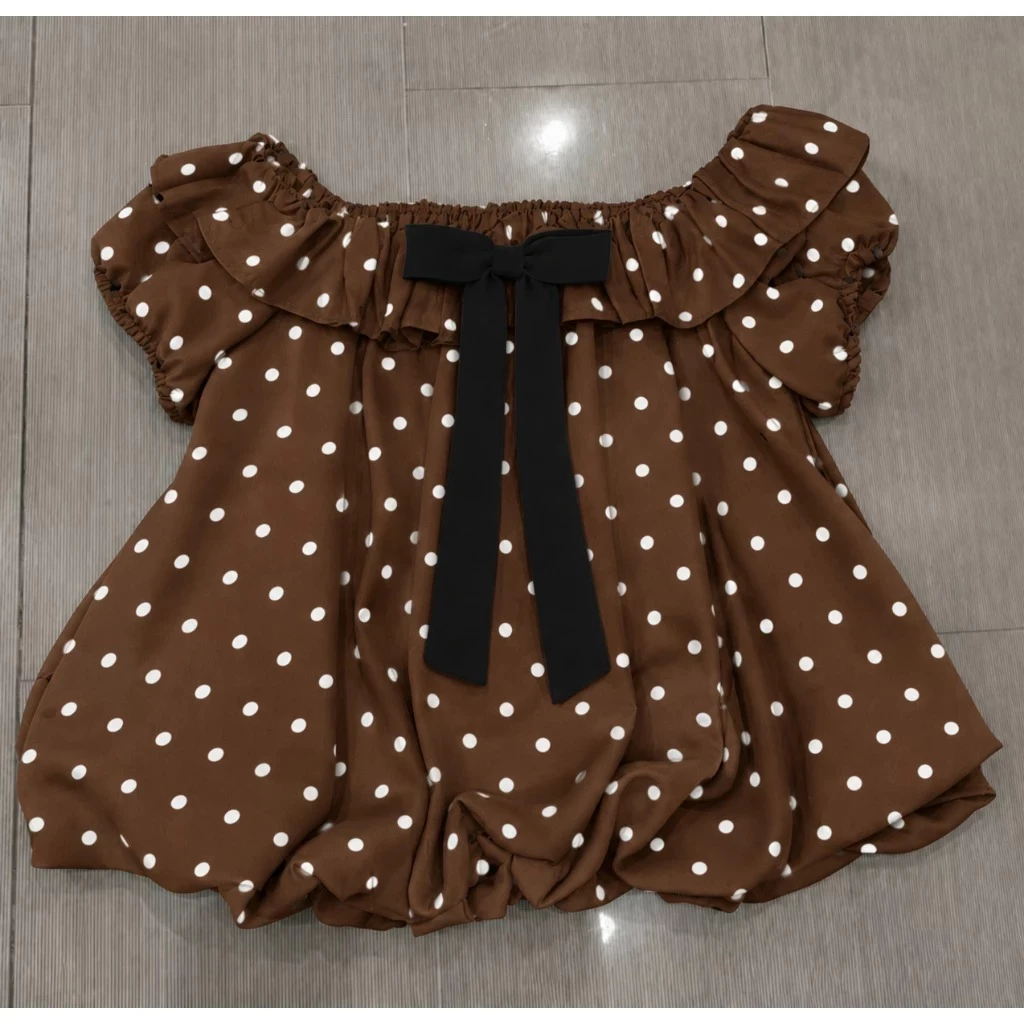 Áo babydoll trễ vai đính nơ ,áo sơ mi hở vai mặc được hai kiểu họa tiết chấm bi phong cách Ulzzang