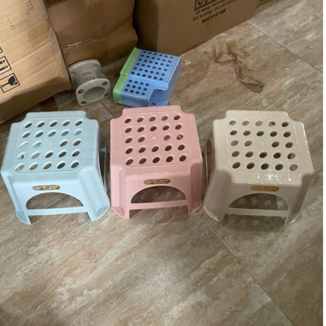 (CÓ VAT) Ghế nhựa lỗ Việt Nhật, ghế ngồi nhặt rau- Ghế đẩu thấp giá rẻ siêu bền Nhựa Việt Nhật ms: 2001 (19x19x15cm)