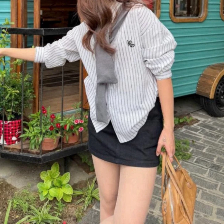 Áo Sơ Mi Nữ Dài Tay Hình Thêu Chất Thô Mềm Mát Kèm Khăn, Sơ Mi Kẻ Nữ Dáng Rộng Kiều Hàn Quốc hot 2026