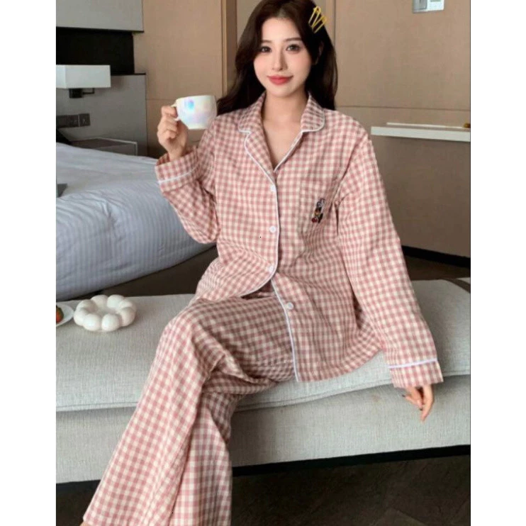 SÉT BỘ PYJAMA KẺ MICKEY TAY DÀI QUẦN DÀI SIU HÓT 2026