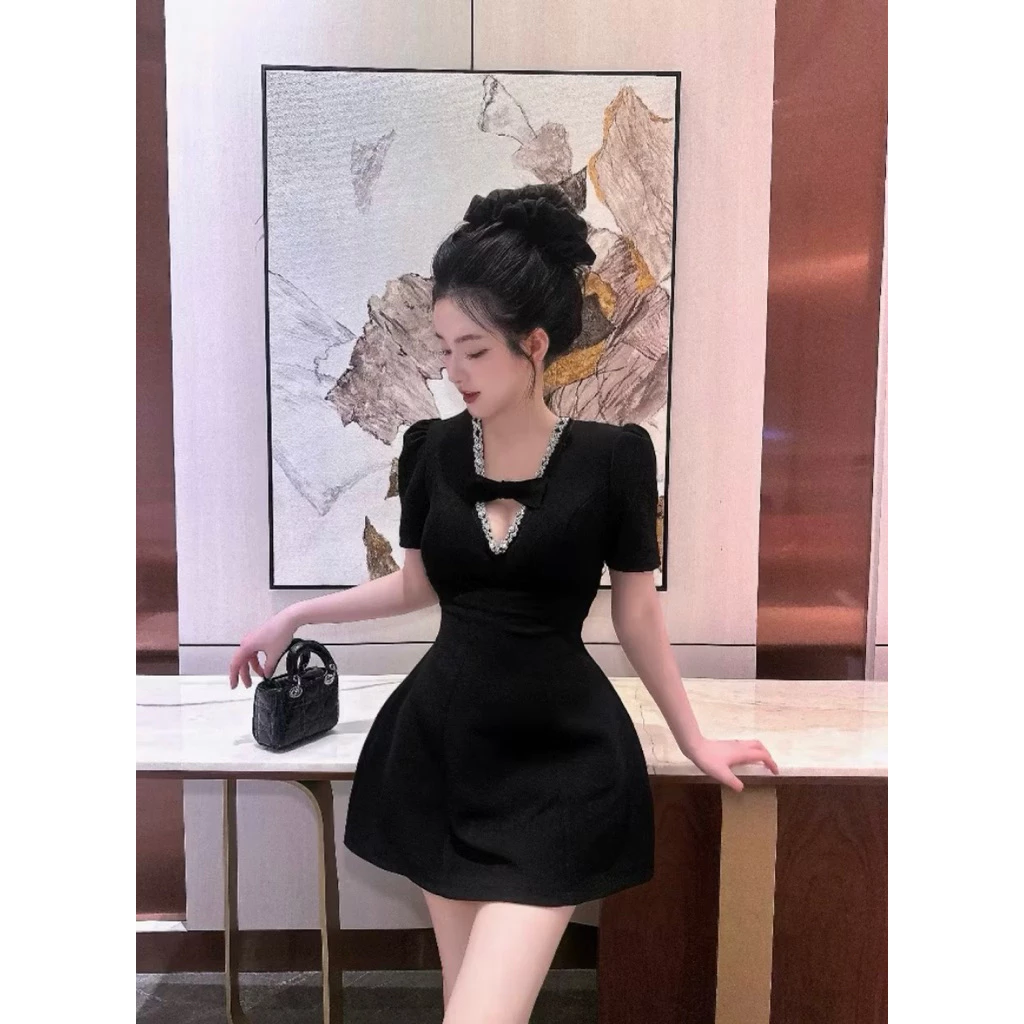 Váy Thiết Kế - Váy Tuyết Mưa Tay Cộc Cổ V Đính Đá Nơ