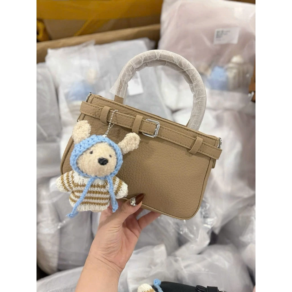 Túi đeo chéo xách tay da mềm tặng kèm móc gấu xinh 949