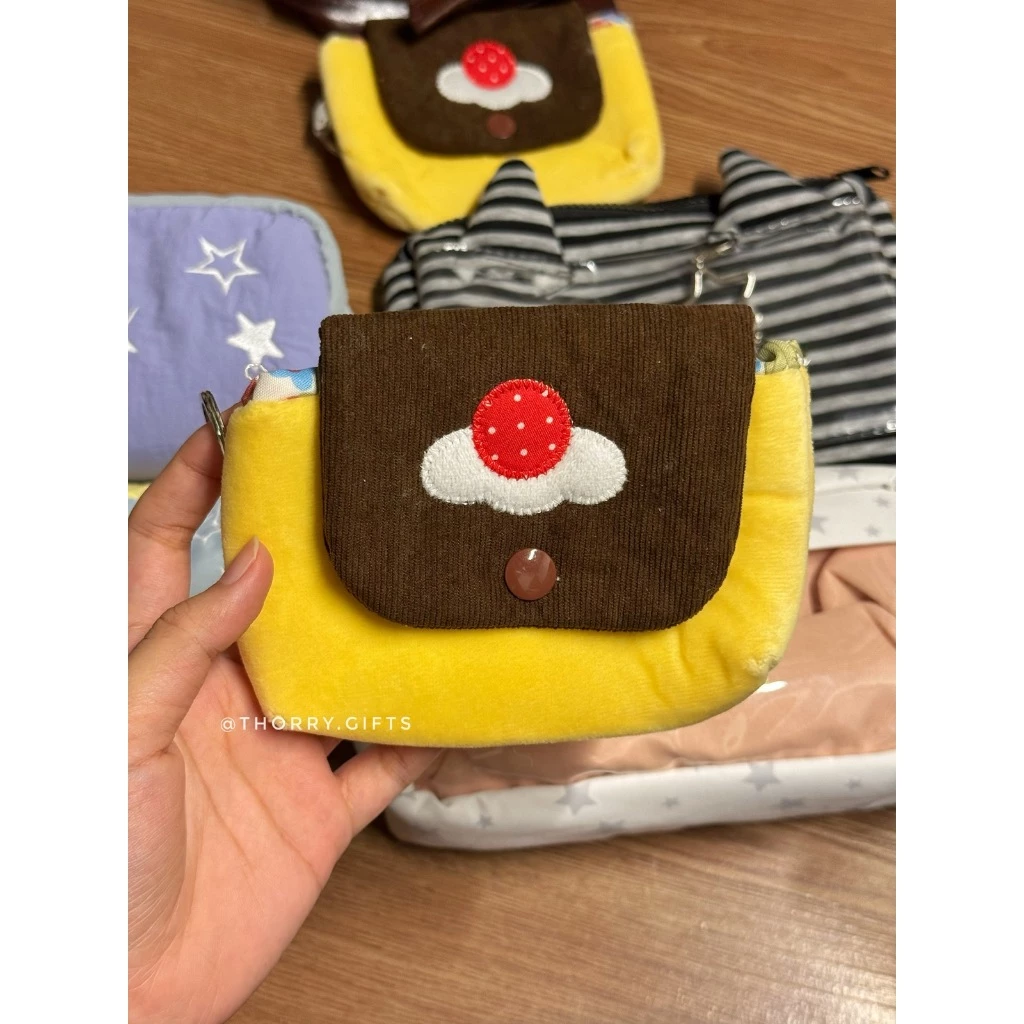 Ví Mini Bánh Pudding Vải Nhung Đựng Tiền Lẻ Tai Nghe Son Môi Móc Khóa