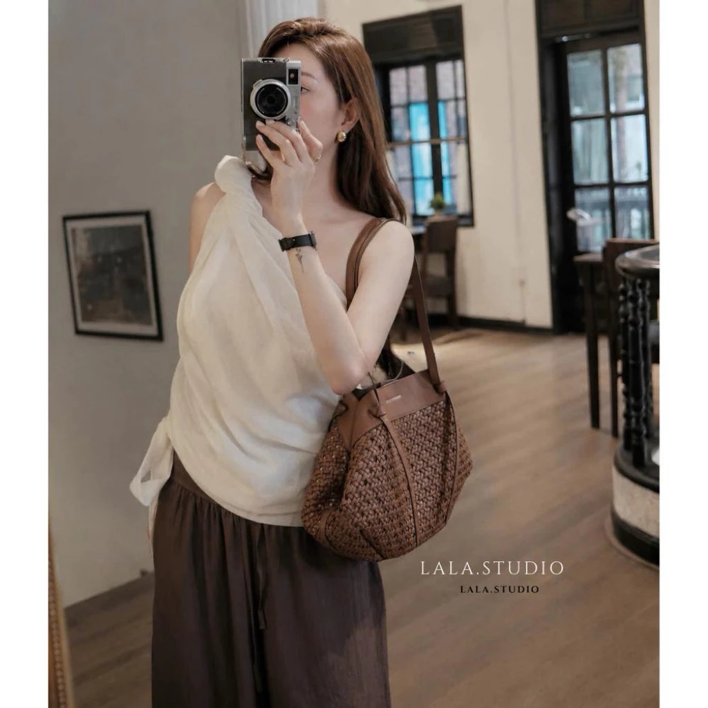 Sia top•LALASTUDIO• Áo tơ lệch vai xoắn nhún cao cấp tiểu thư sang chảnh, áo tơ kiểu lệch vai