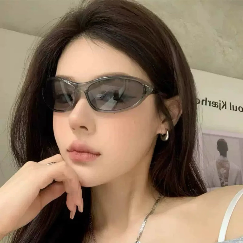 Kính râm Jennie ôm mặt, kính mát vintage gọng xám thời trang retro