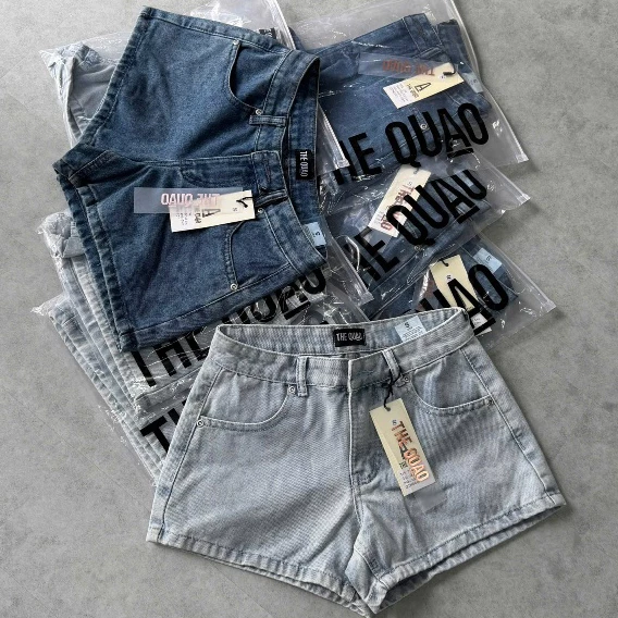 THE QUẠO - Quần Short Jean Nữ Dáng Ngắn Lưng Thấp Vừa Phối Túi Nấp Mùa Hè Basci  N0907_774