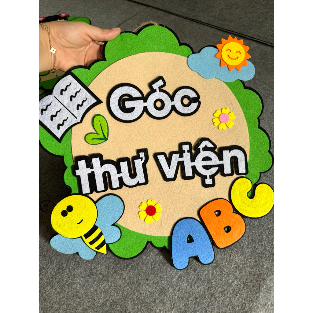 Bảng tên góc mầm non, bảng tên trang trí lớp học, tên các góc mầm non. mẫu mới chất liệu nỉ nhiều lớp dày dặn cứng cáp