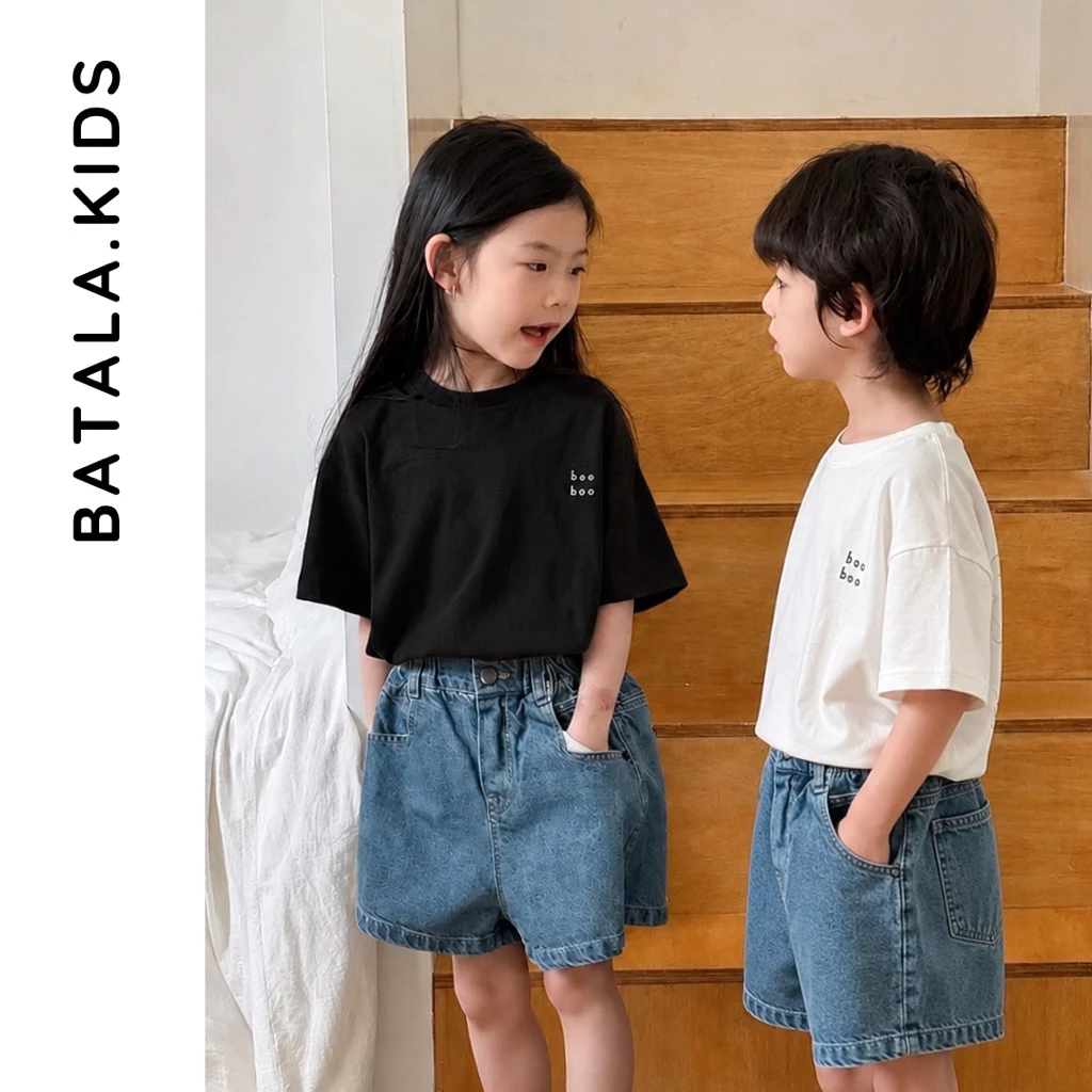 Áo thun áo phông cộc tay mùa hè bé trai bé gái Batala Kids, ÁO CỘC TAY COTTON TRẮNG ĐEN IN CHỮ BOO cho bé từ 8-25kg
