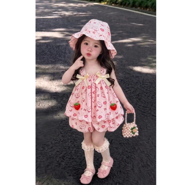 (XẢ KHO)Đồ Bộ bé gái trung thu Đũi Hai Dây quả dâu kèm mũ Bé Gái - Đồ Bộ Chun Vai Đính Nơ Siêu Mềm Mát Cho Bé 10-23kg