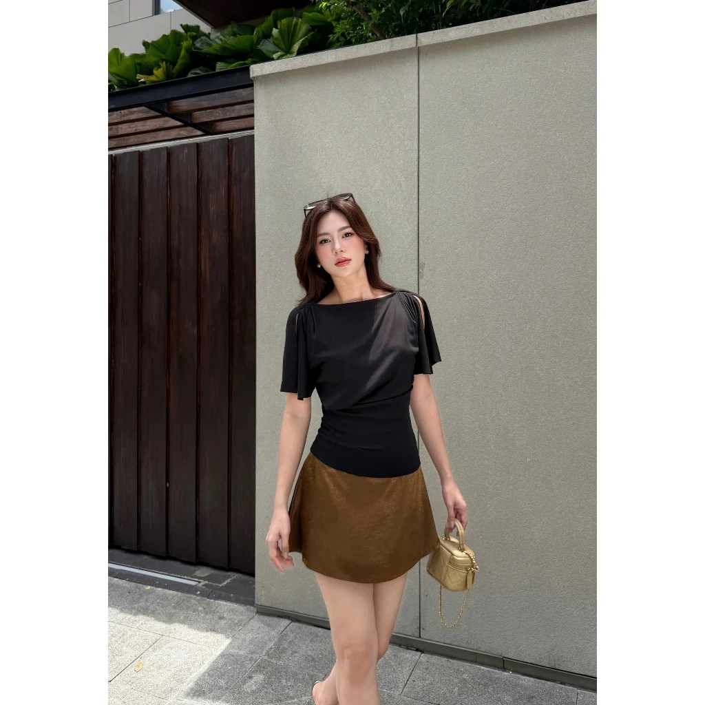 Áo cổ thuyền xẻ tay ngắn dáng thun ôm đen O4 - Orimi