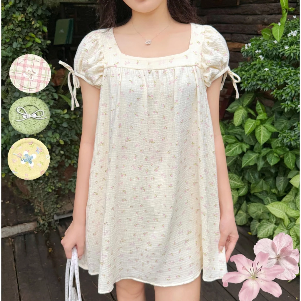 Đầm babydoll form cổ vuông chất liệu Xô Muslin thoáng mát, phối nơ tay xinh xắn, họa tiết dễ thương