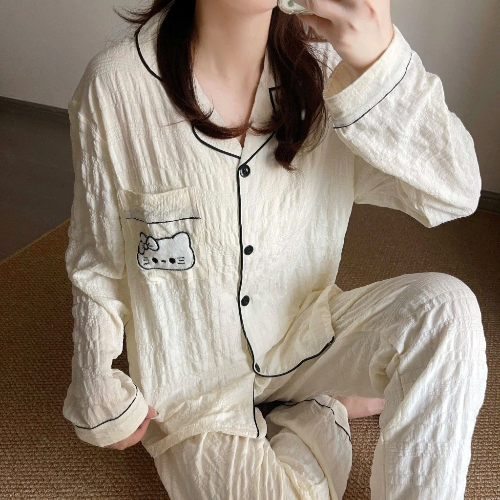 Set pijama nữ Miuna dài tay chất liệu mềm mải, Bộ ngủ Hello Kitty viền đen dáng rộng phong cách tối giản ST23