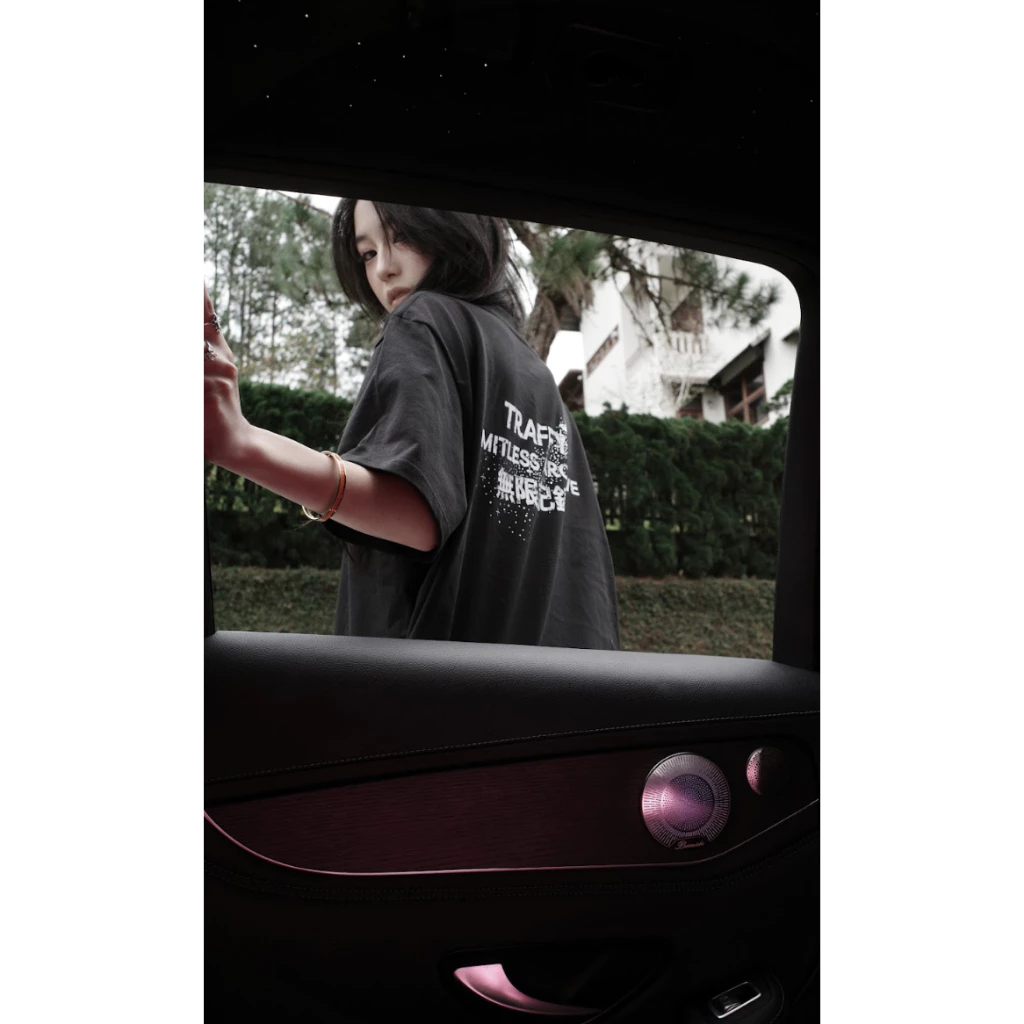 [MỞ BÁN] Áo Thun TRAFFY "Limitless" Đính Đá Lấp Lánh Form REGULAR Cotton 2 Chiều Unisex