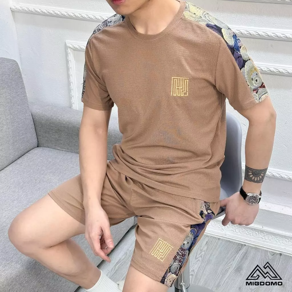 Bộ quần áo nam cổ tròn vải tổ ong thêu hoạ tiết gấu viền đứng