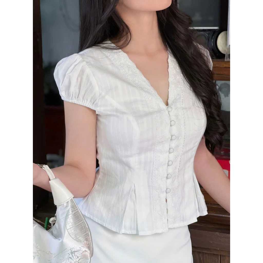 Áo Cổ V Đắp Ren Xếp Li Tay Bo [Một Mẩu House]