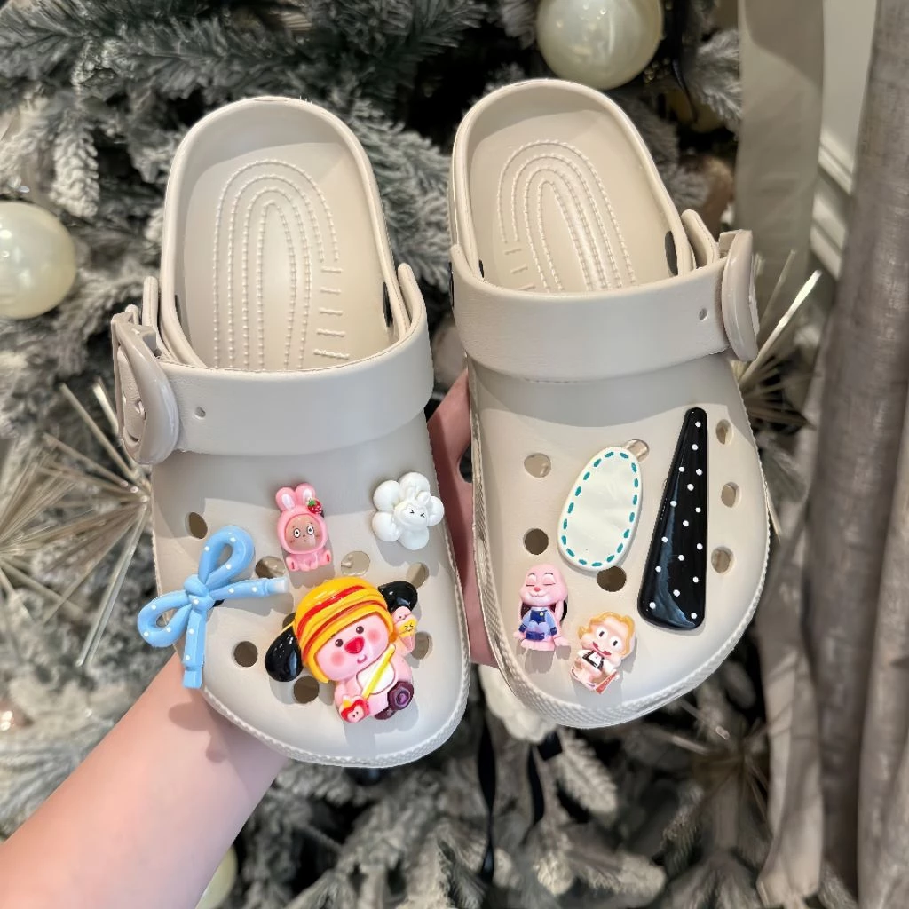 ( Cham Ngẫu Nhiên )Dép Sục Đế Cao 3cm Khuy Cài Gắn Cham xinh Thời Trang Dép Nữ  Chất Liệu Nhựa EVA Sang Trọng