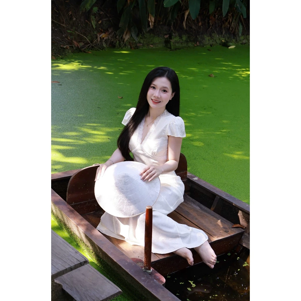 LYC FASHION - NGUYỆT CÚC Đầm gấm có tay phối ren