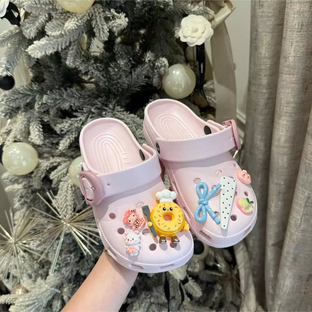 Dép sục nữ thiết kế khuy cài bản to, sticker ngẫu nhiên dễ thương Lù Store -192