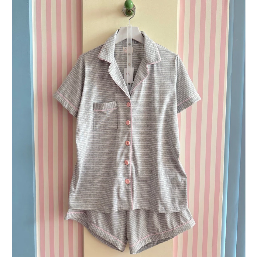 MOLLYE - LAUREN PIJAMA| set pijama đồ bộ mặc ngủ, ở nhà hoạ tiết sọc xám Freesize, chất liệu Cotton