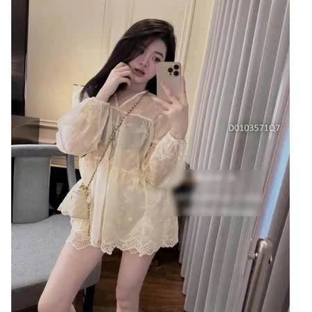 (Set 2 Món): Áo Cổ V Dài Tay Dáng Babydoll Thêu Hoa Nơ Mix Quần Cạp Chun Phối Ren-Ảnh Thật Lollaye