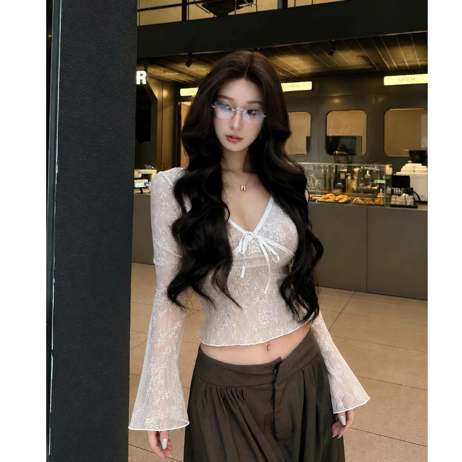 SUXING  | Áo Kiểu Nữ Cổ V Thiết Kế Tay Loe Trendy Thời Trang Nữ - S352