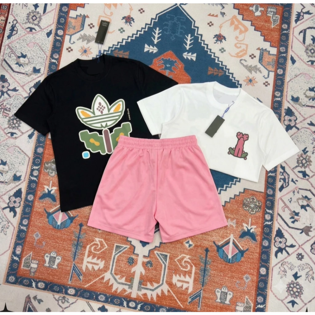 Bộ Hè Nam AD Hoa In Logo Hồng, Chất Cotton Cao Cấp - Bộ Cộc Nam AD Hoa Cá Tính Hottrend 2026