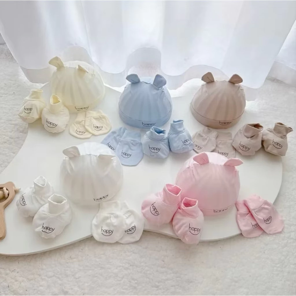 Sét 3 Chi Tiết  Happy Bộ Mũ  Kèm Bao Tay Bao Chân Chất Liệu Pettit Trơn Mềm Mại, Thoáng Mát Cho Bé Sơ Sinh
