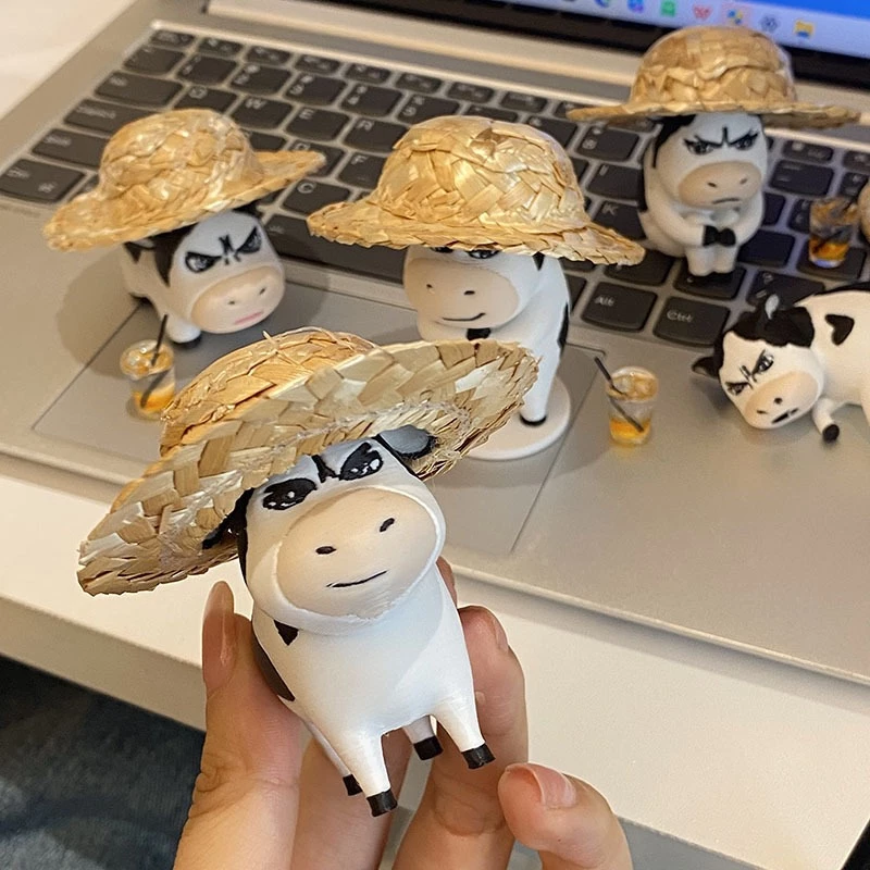 Mô Hình 5 Bò Mini Đội Nón Rơm Decor Bàn Làm Việc Cute Trang Trí Kệ Sách Quà Tặng