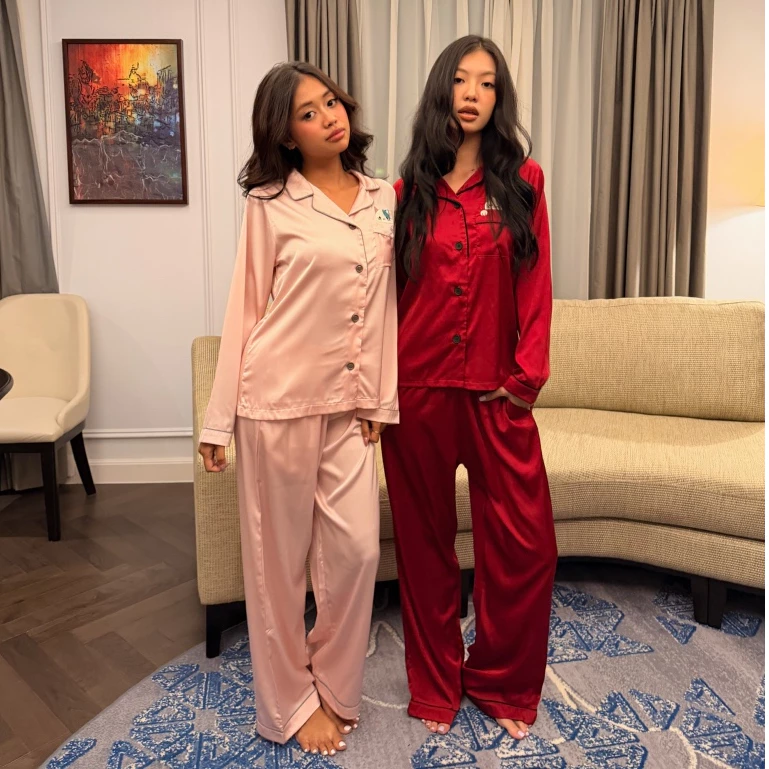 MOLLYE - NEKKO PIJAMA| Set pijama nữ vải lụa satin trơn thêu hình mèo, mỏng mát thoải mái mặc ngủ