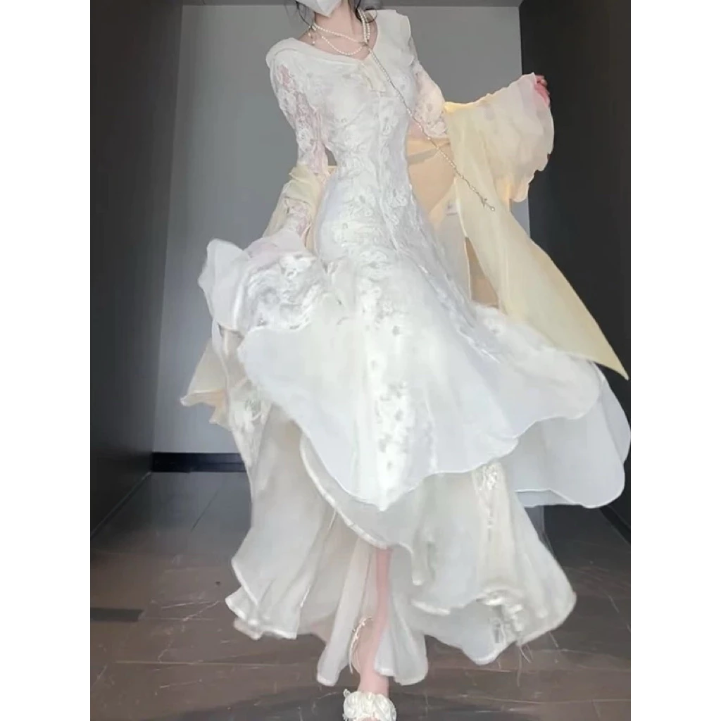 Váy Nữ Trắng Dài Tay Ren Hoa Tay Loe Xếp Tầng Dáng Xòe Thanh Lịch Vintage