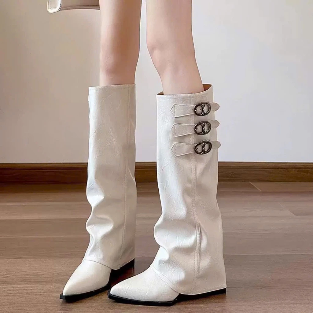 Giày boot trắng nữ cao cổ độn đế 8cm B4045, cổ rộng 3 khuy gài kiểu dáng hottrend douyin phối đồ ngầu chất